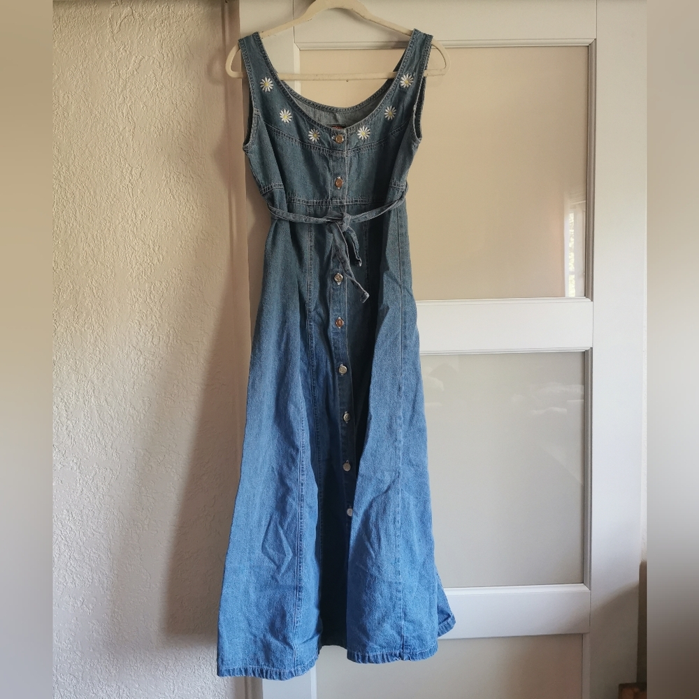 Vintage Blue Denim Button-Down Dress w Floral Daisy Embroidery 90's No Excuses